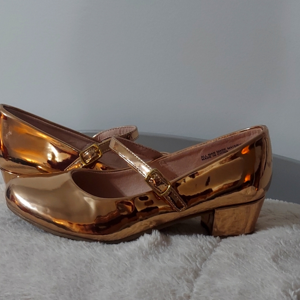 Girls shoes